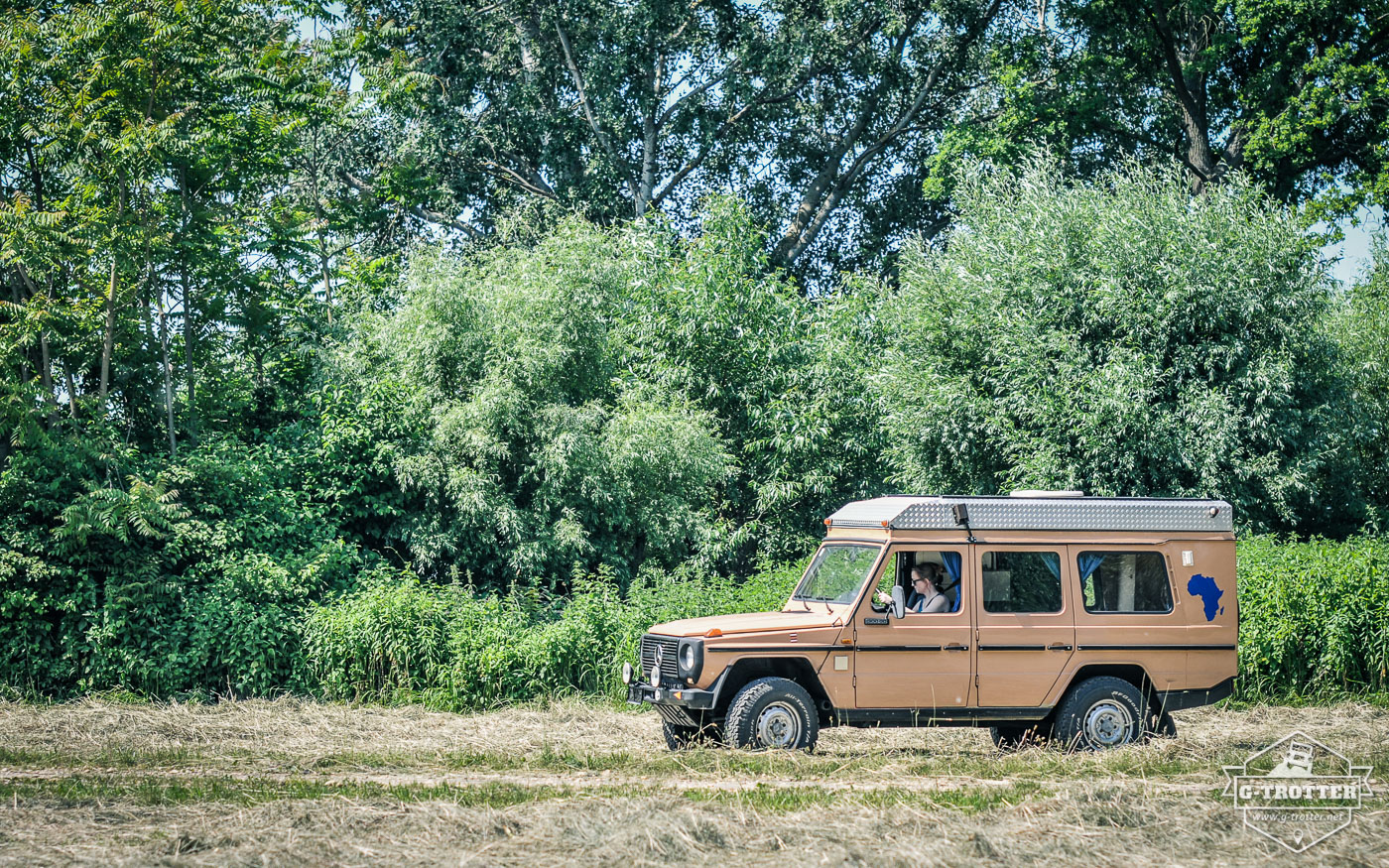 Der Geländewagen in seiner natürlichen Umgebung. 