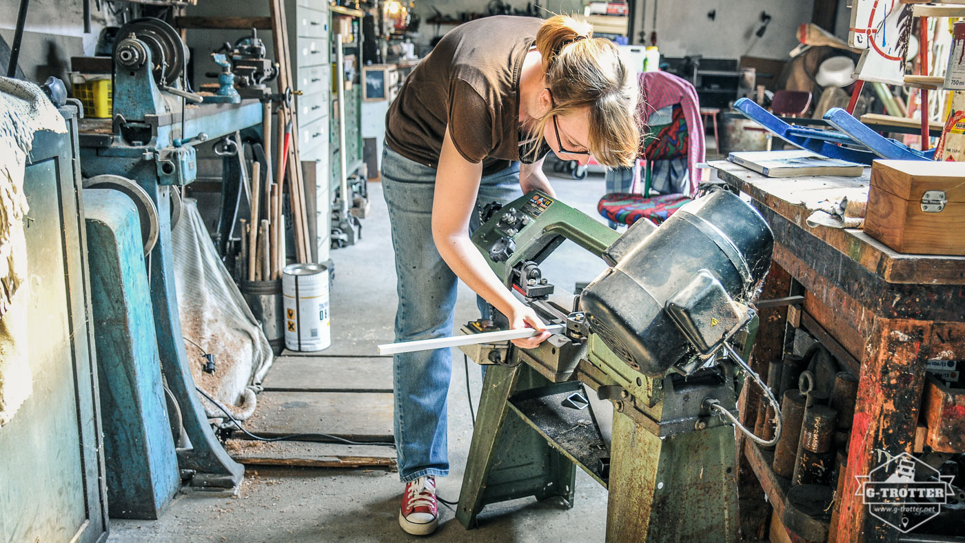 Countless pieces of aluminium profiles had to be cut. The band-saw almost overheated.