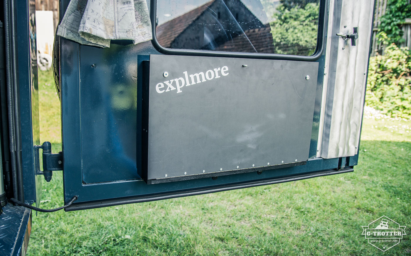 An almost invisible piece of furniture: the box on the rear door when it’s closed. 