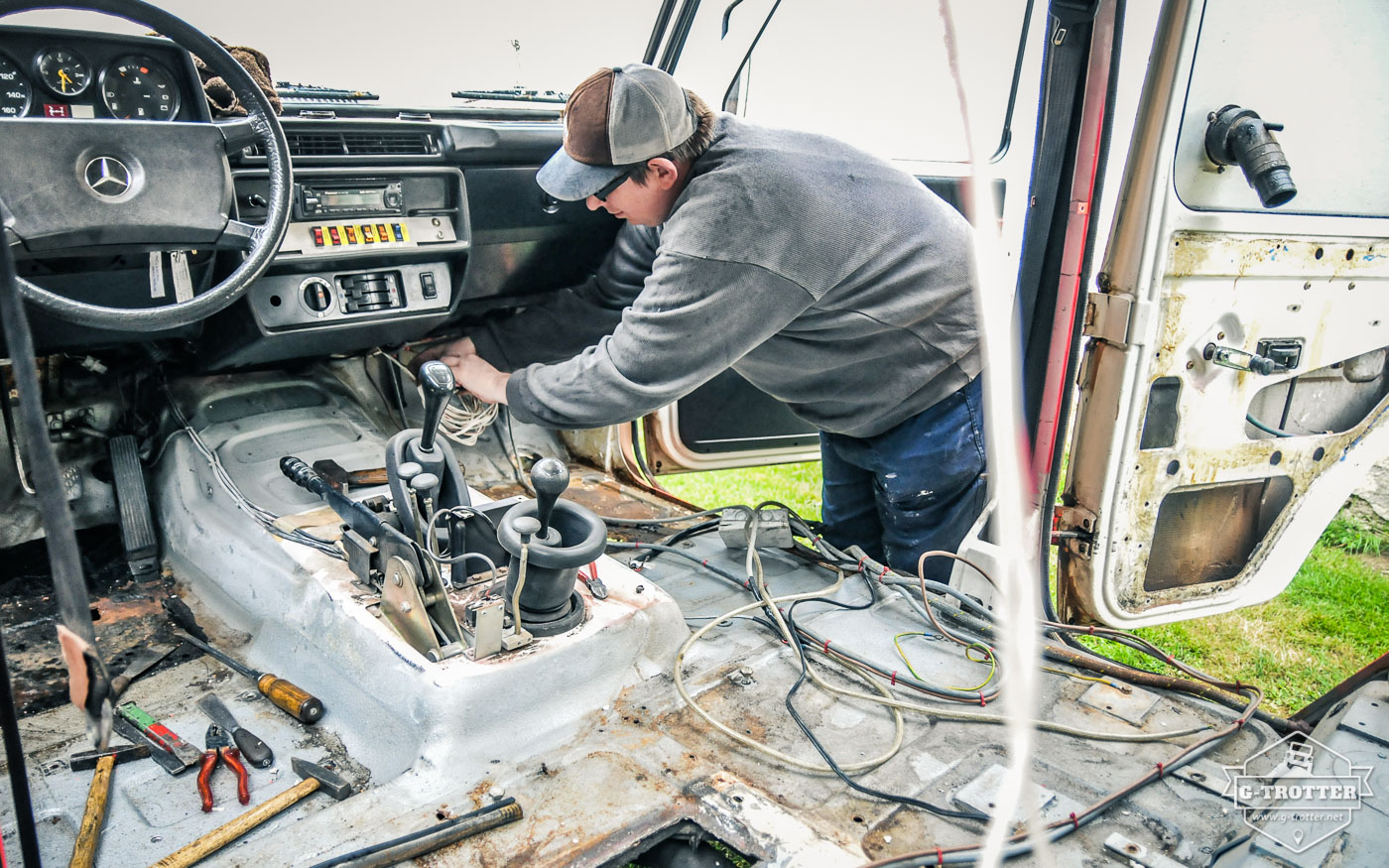 Both seats had been removed temporarily to trace some of the cables that come out of the dashboard. 