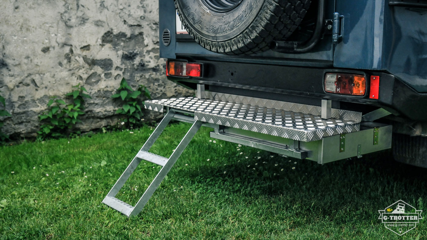 The gadget with pulled-out ladder. 