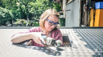 Installing the roof hatch  | Picture 3