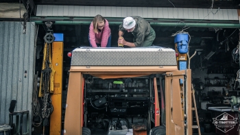 Installing the roof hatch  | Picture 6