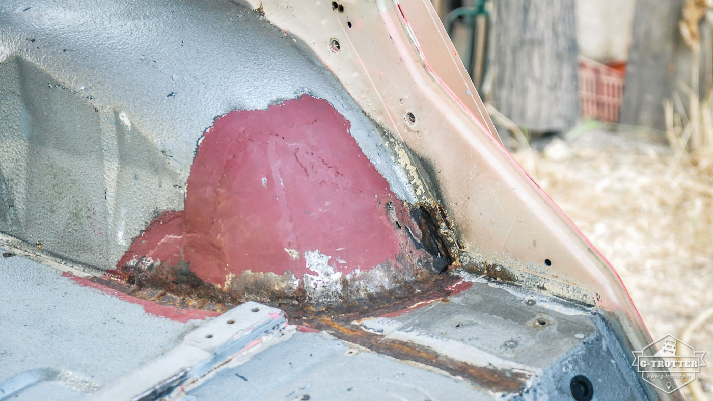 Rust on the left wheel arch. 