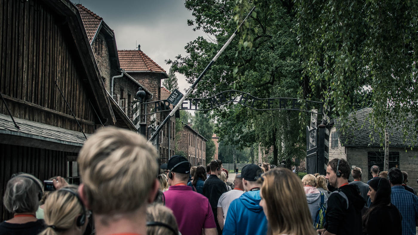 Wir betreten das Areal von Auschwitz I.