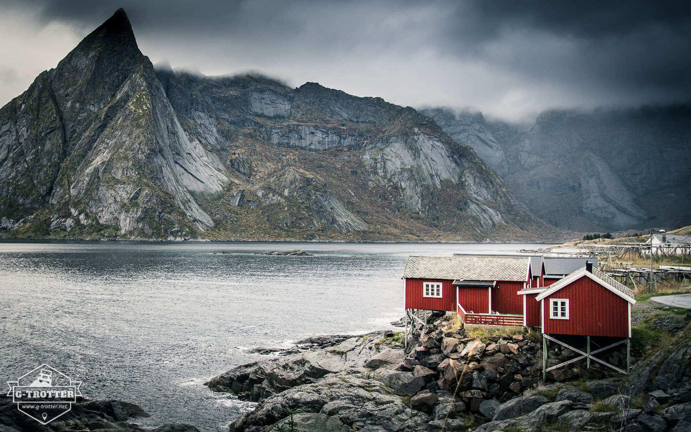 The red fishermen cabins (Rorbuer) are typical for the Lofoten. 