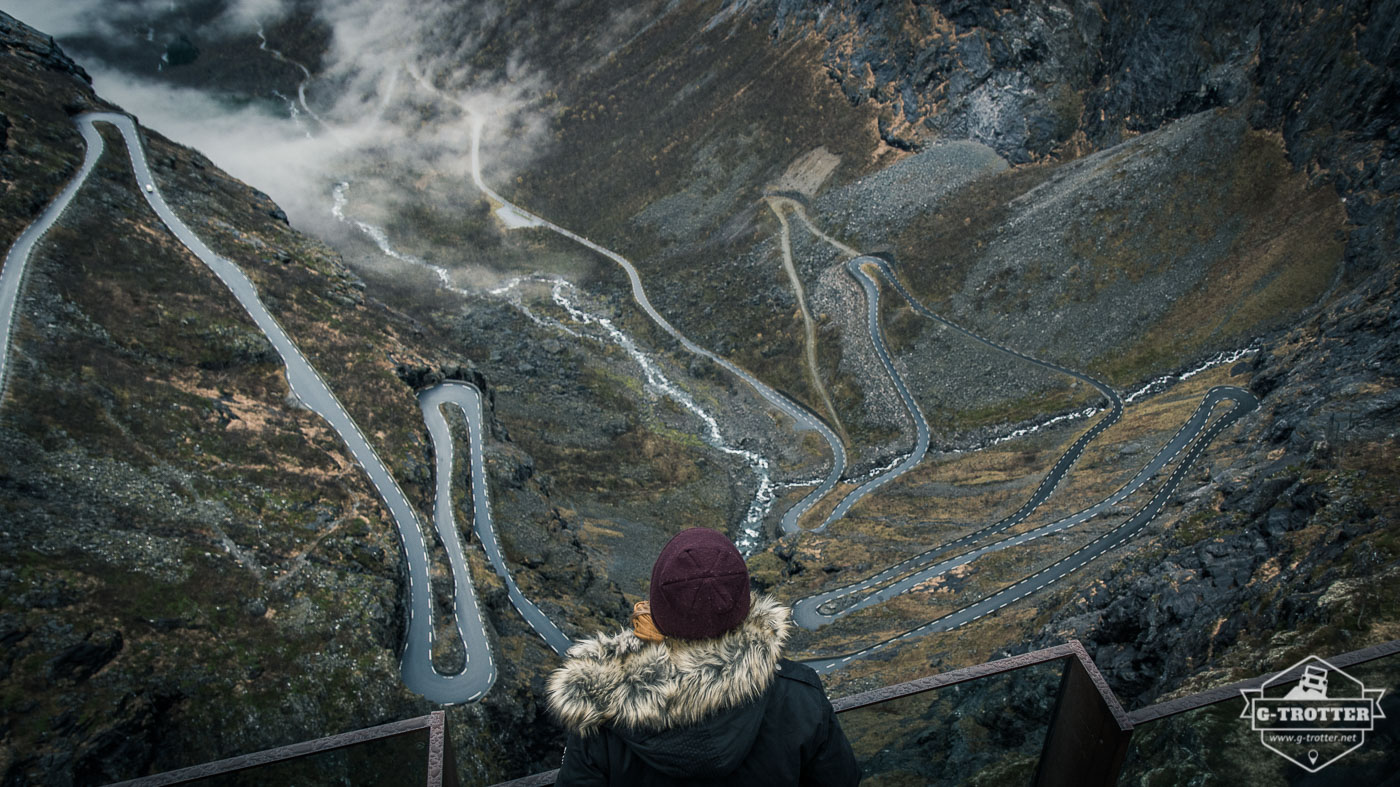 Blick von oben auf die Trollstigen. 