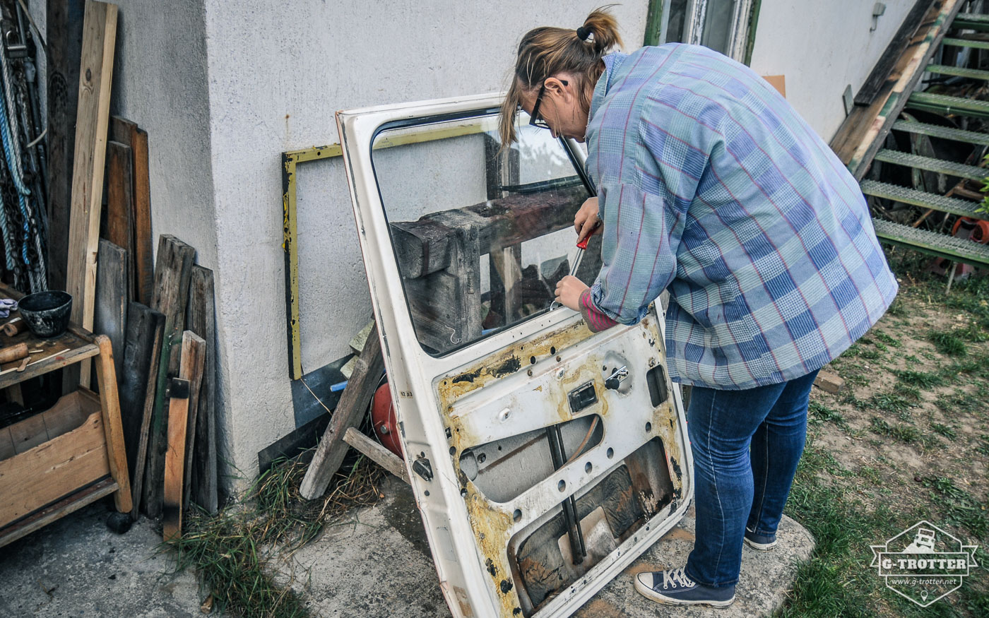 Fensterrahmen wurden entfernt und nach der Reinigung wieder eingebaut. 