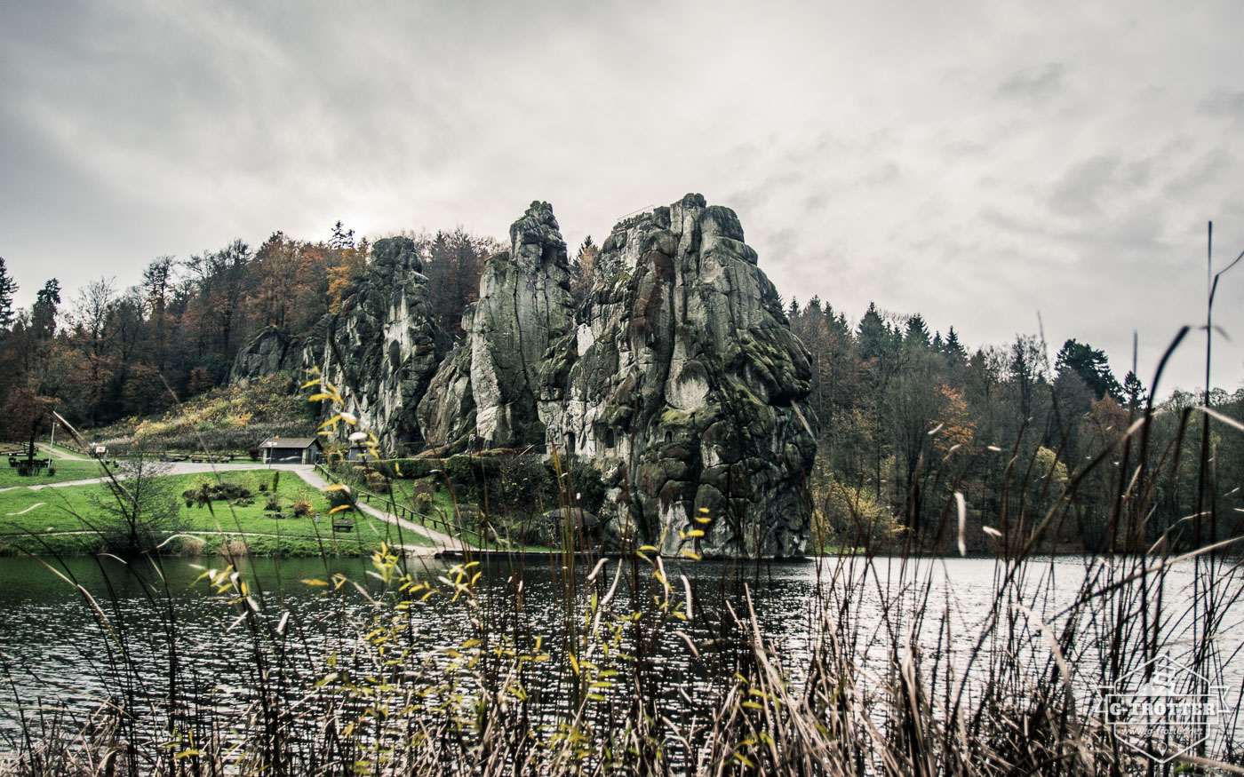 Die Externsteine sind eine markante Sandstein-Felsformation im Teutoburger Wald. 