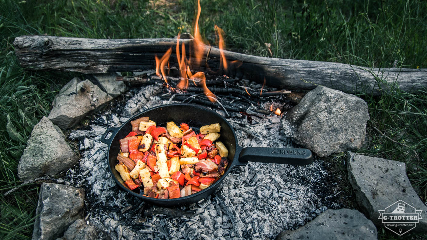 Again we were able to light a campfire and accordingly the cast iron pan from Robens was used again.